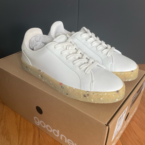 GOODNEWS Venus White Shoes - Picture 2 of 2